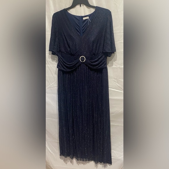 New Navy Blue Plus Size Formal Dress Sparkly Maxi Dress with Short Sleeves - Picture 7 of 7